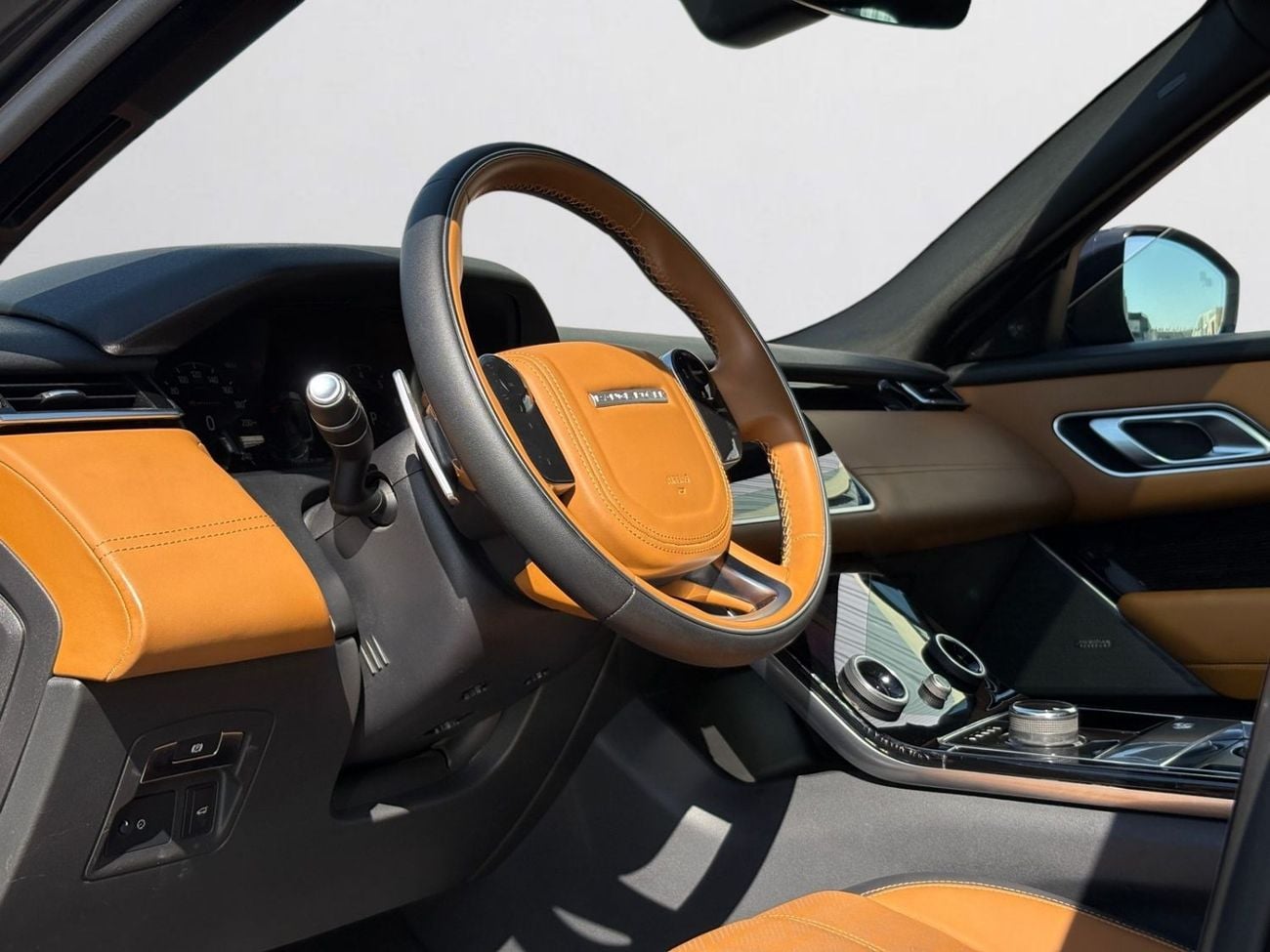 Land Rover Range Rover Velar P250 R-Dynamic SE 2.0L LUXURY R-DYNAMIC SE | RANGE ROVER VELAR P250 | PANORAMIC ROOF | 2.0L TURBO | 2019 GCC