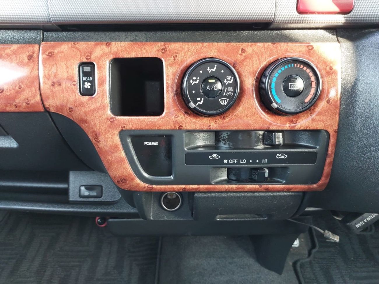 Toyota Hiace TOYOTA HIACE VAN RIGHT HAND DRIVE(PM12342)