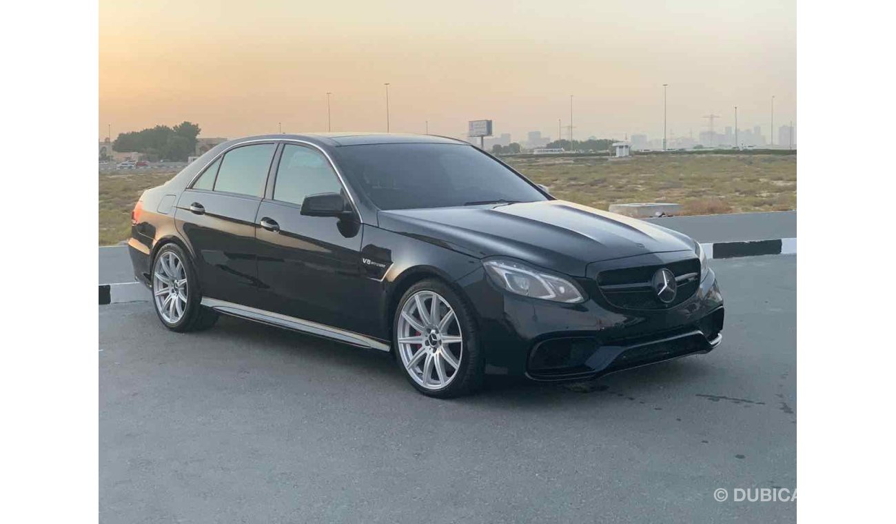 مرسيدس بنز E 63 AMG خليجي استخدام جيد فيها رش خفيف بدون حادس بسبب الباركن