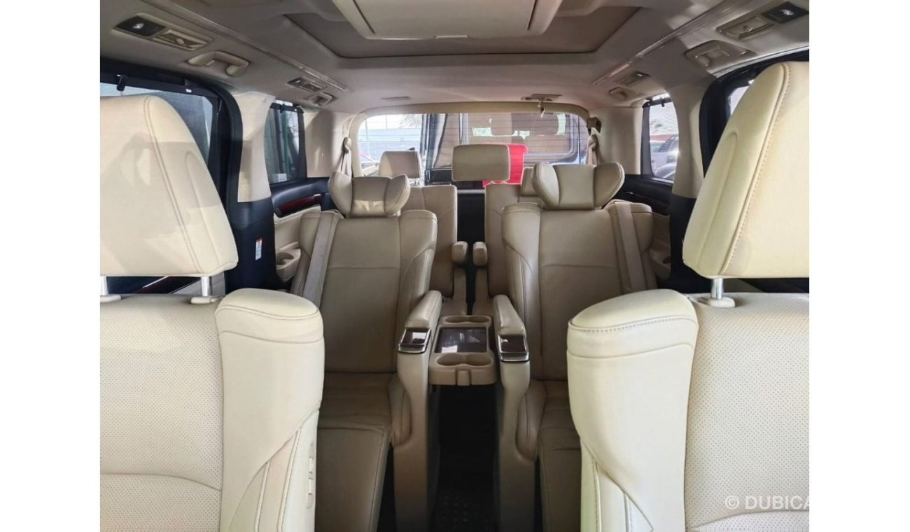 Toyota Alphard VIP seats with 3.5L engine