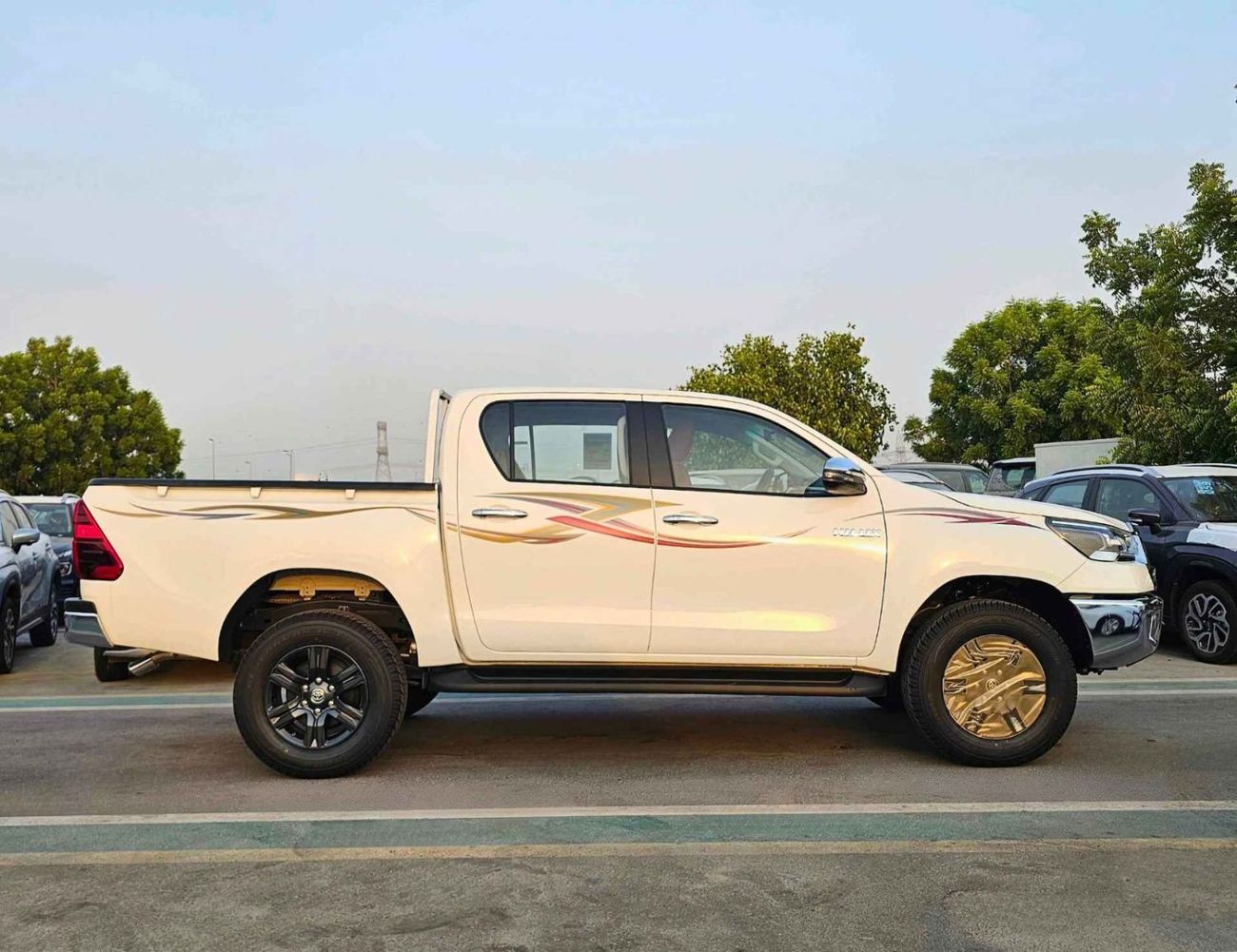 Toyota Hilux SR5 WIDE BODY DOUBLE CABIN/2.7L PETROL A/T/PUSH START/ AUTO & DUAL AC/ ALLOY WHEEL/CODE#HP27SR5AK