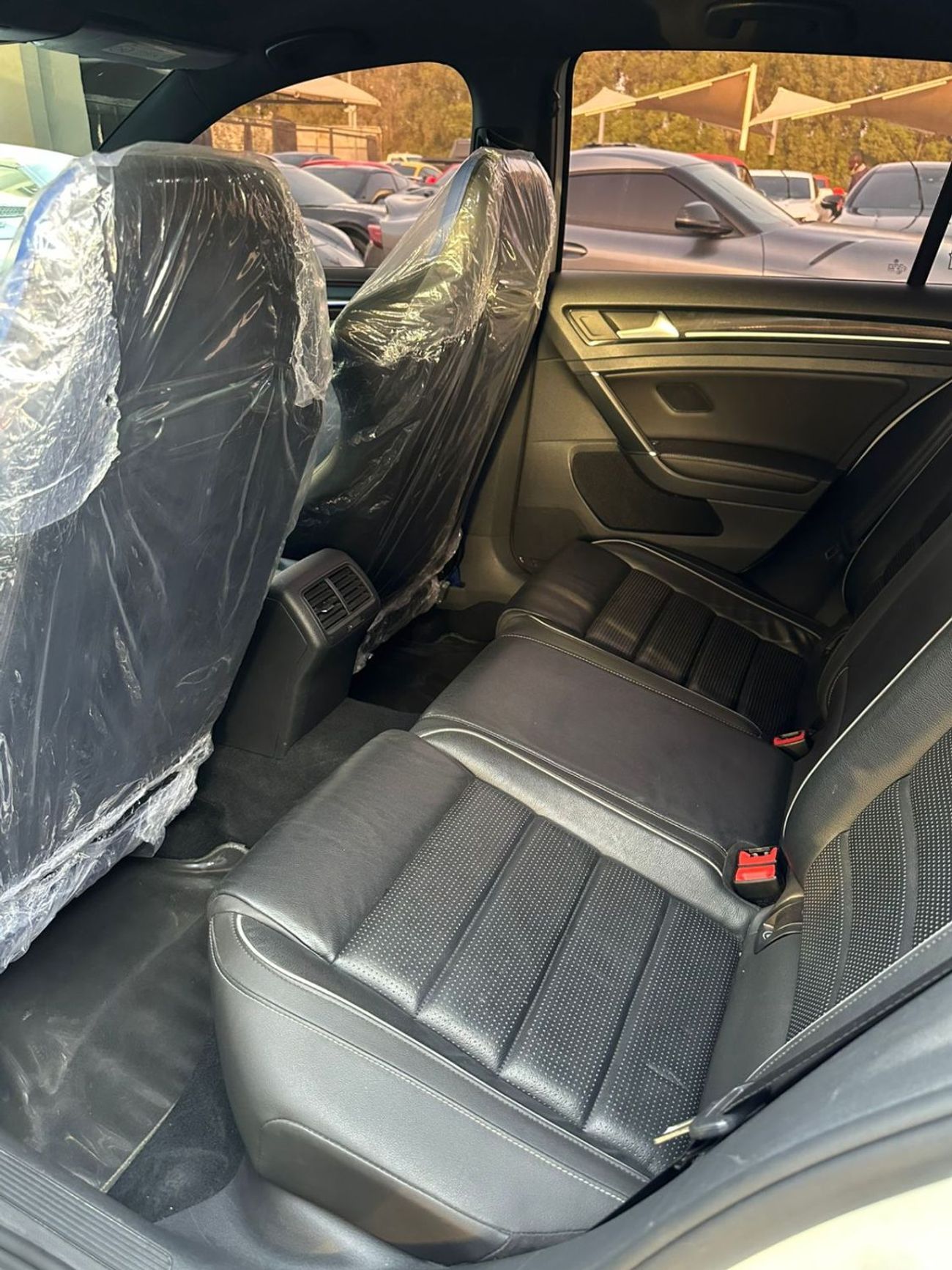 Volkswagen Golf R VOLKSWAGEN GOLF R 2018 GCC FULL OPTION  PERFECT CONDITION