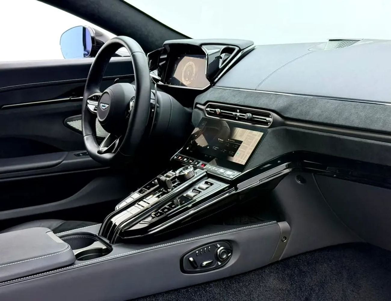 Aston Martin Vantage STANDARD V8, Warranty, Very Low Km, Fully Loaded, GCC