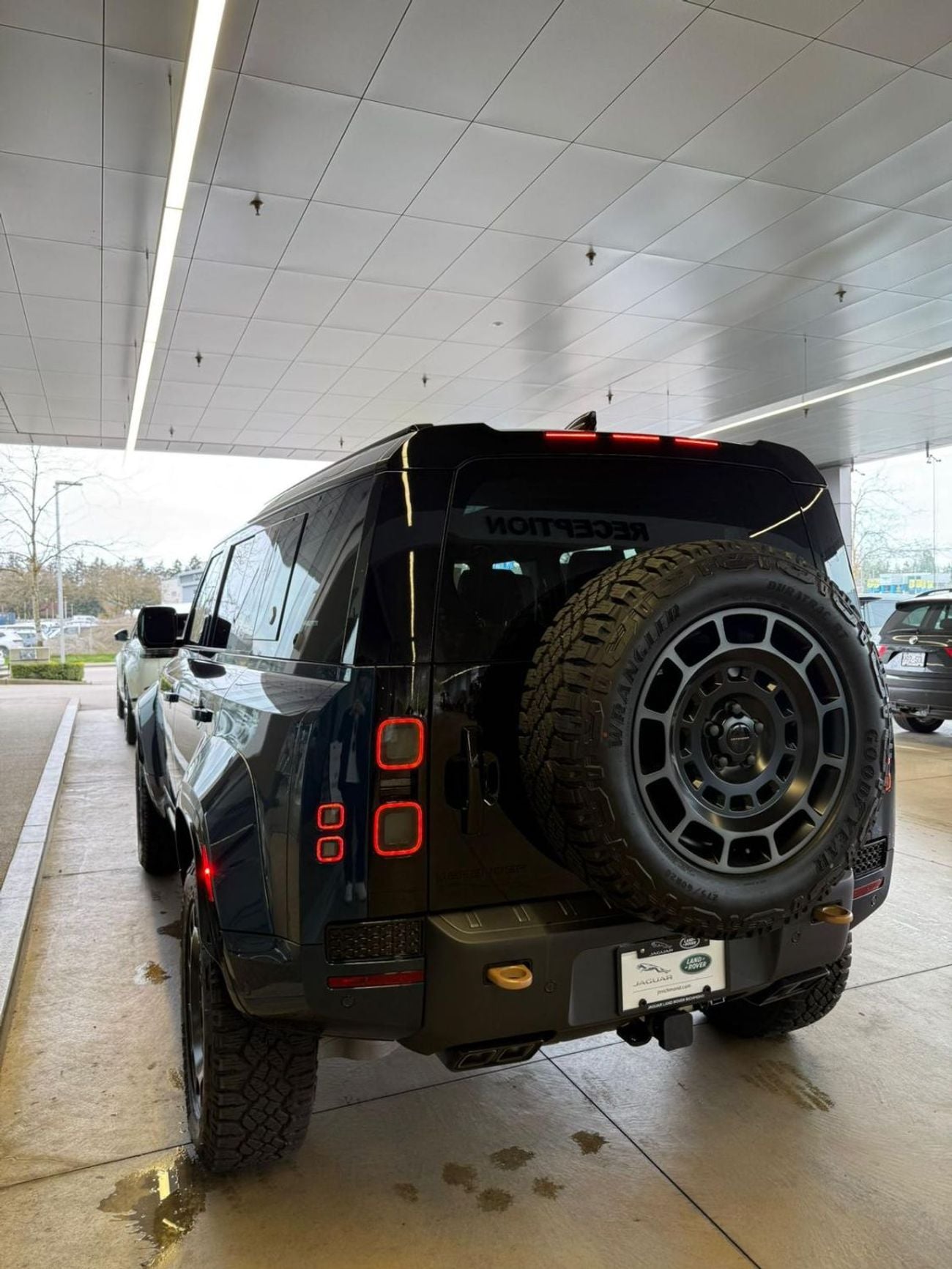 لاند روفر ديفندر P635 V8 OCTA Brand New * EXPORT Price *