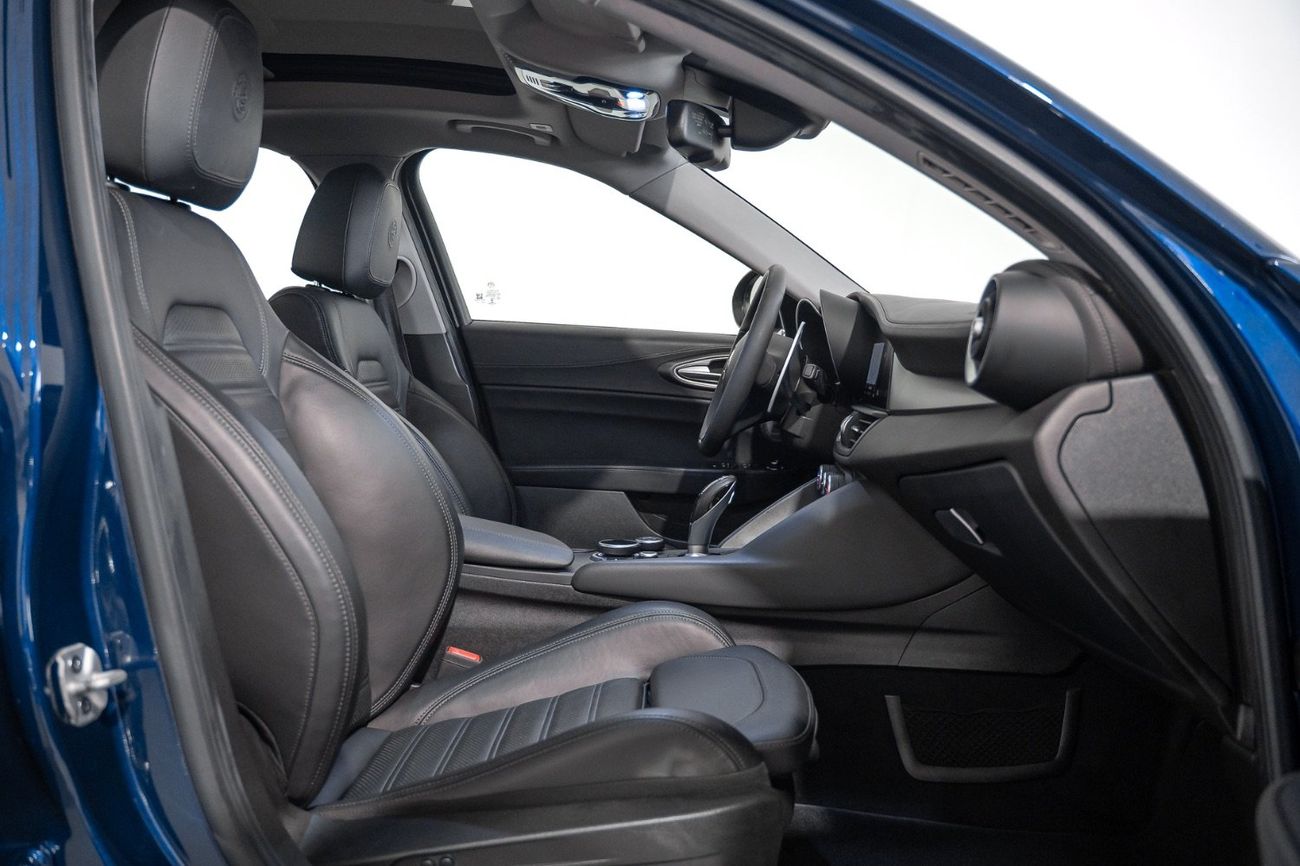 Alfa Romeo Giulia Veloce 2.0L AWD 2020 Alfa Romeo Giulia Veloce | Full Alfa Romeo Service History