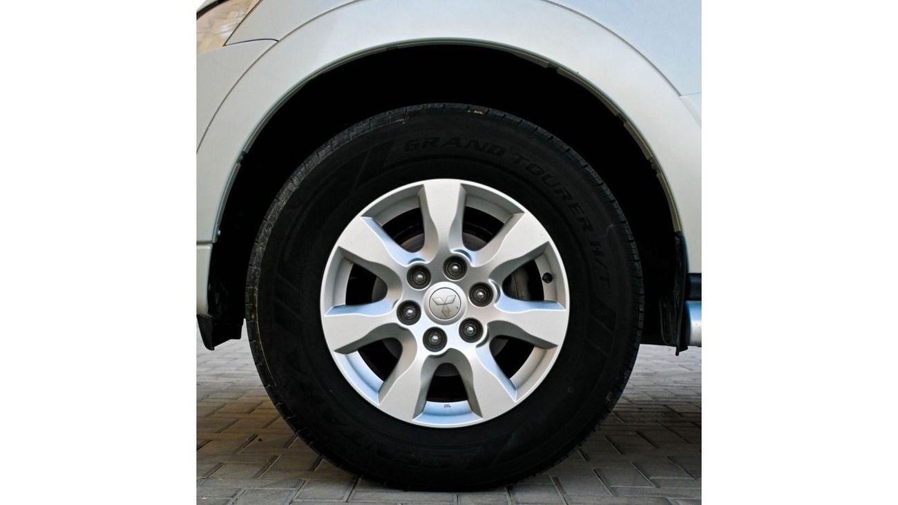 ميتسوبيشي باجيرو GLS اعلى ميتسوبيشي باجيرو 2013 خليجي بحالة ممتازة من الداخل والخارج