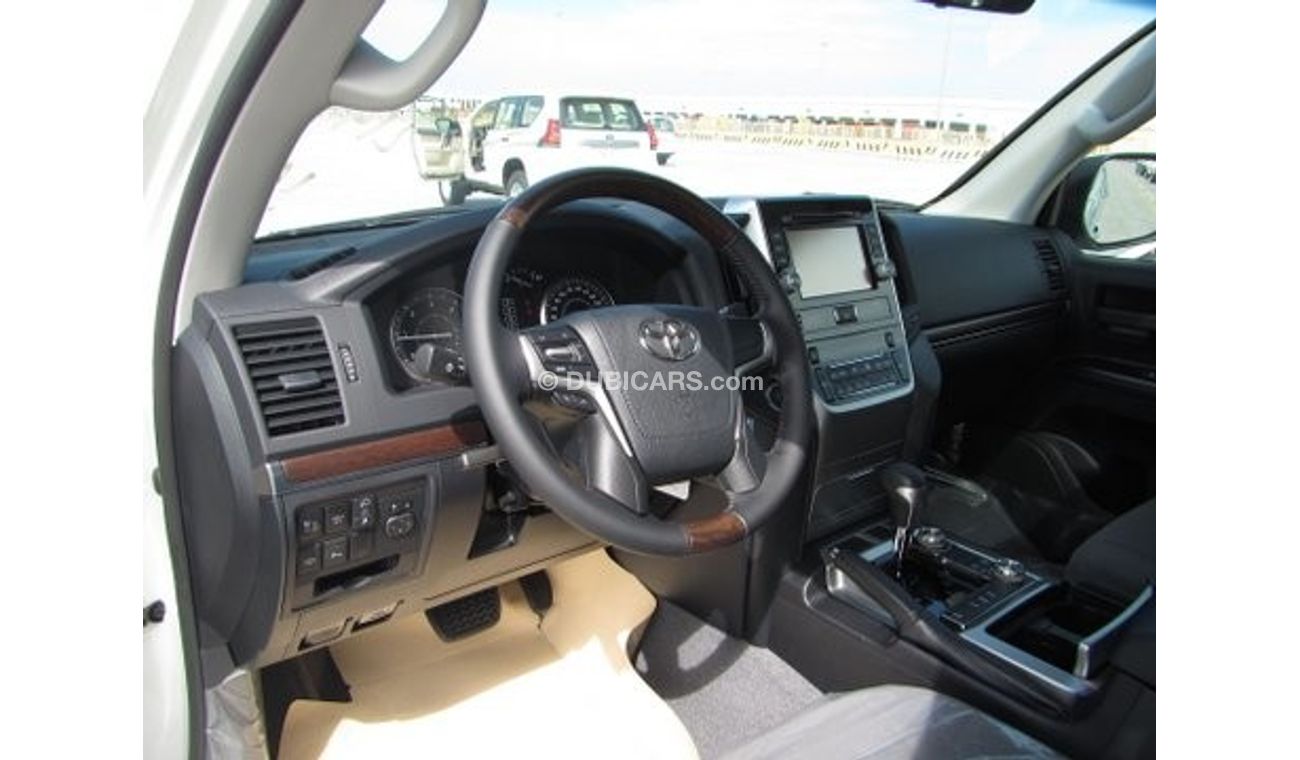 تويوتا لاند كروزر 4.5 8 سلندر ديزل مع توربو 2019 وريموت تشغيل السيارة عن بعد