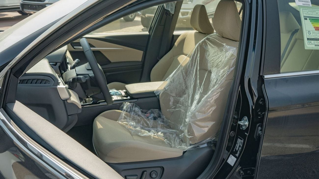 تويوتا كامري 2025 Toyota Camry LE facelift 2.5L Petrol AT with Sunroof - GCC (Export price)