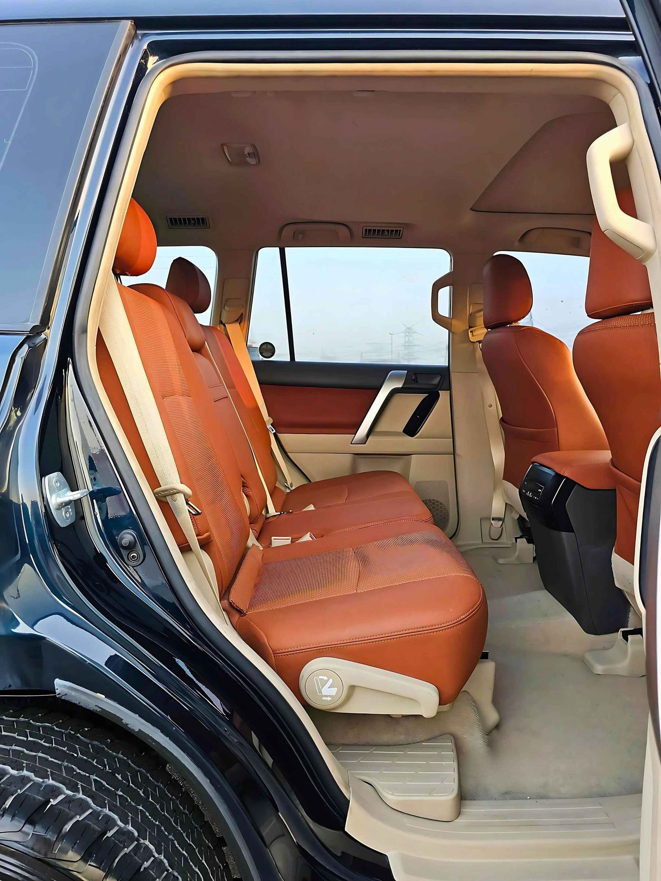 تويوتا برادو GXR / SUNROOF / BACK TYRE / LEATHER SEATS / LOW MILEAGE / ONLY FOR EXPORT / LOT# 204703