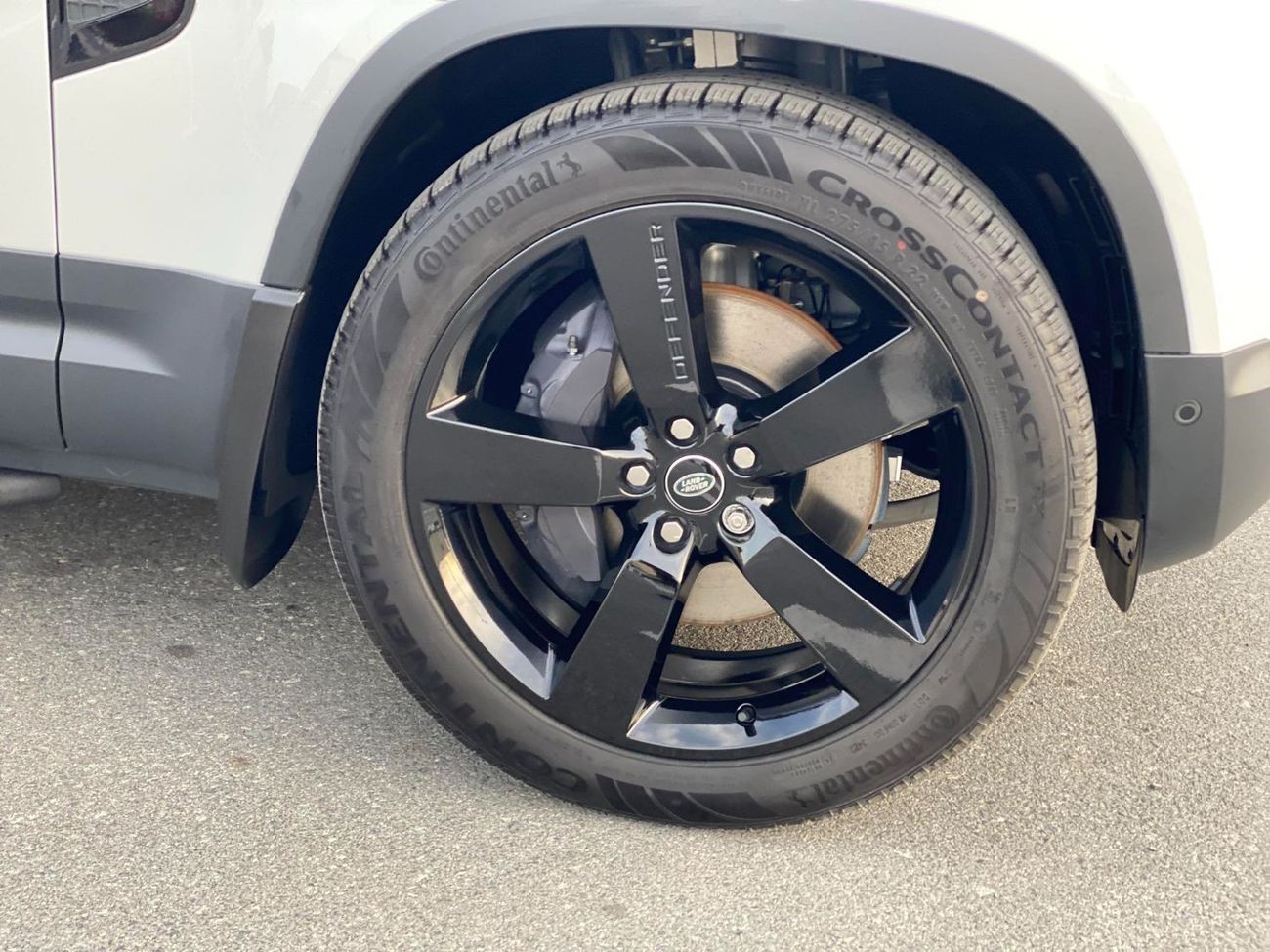 Land Rover Defender GCC SPEC UNDER WARRANTY AND SERVICE CONTRACT