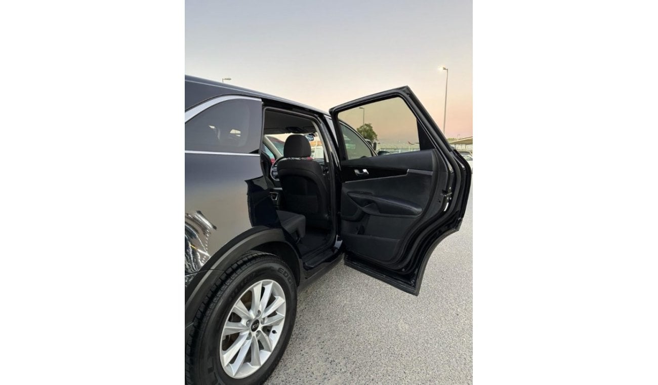 Kia Sorento car in perfect condition 2020 with engine capacity 2.4 4wd