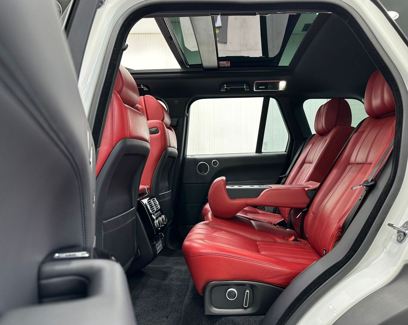 لاند روفر رينج روفر 2017 Range Rover Vogue SE Supercharged, 2024 Range Rover Warranty + Service Pack, Full Options, GCC