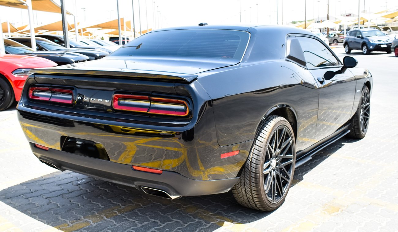 Dodge Challenger R/T 5.7L