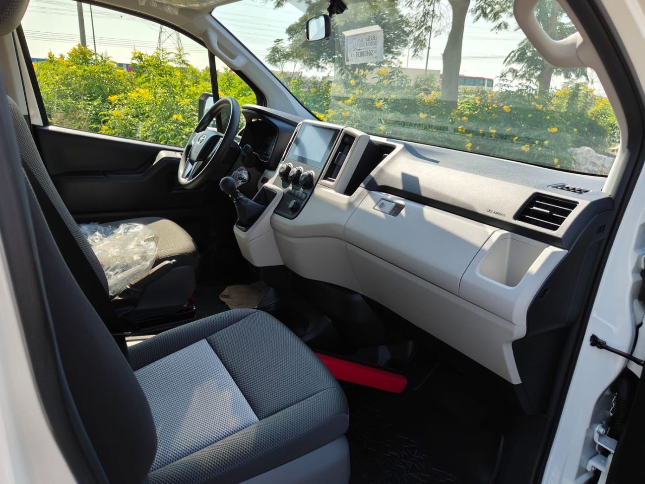 تويوتا هاياس 2026 Toyota Hiace DX 13-Seater 3.5L V6 Petrol M/T (3-Point Seatbelts) For Local