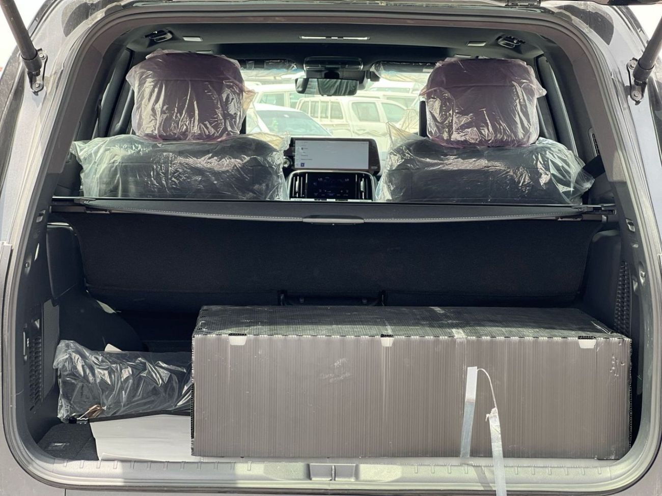 Lexus LX 600 VIP LAUNCH EDITION  w/Black Package 3.5L