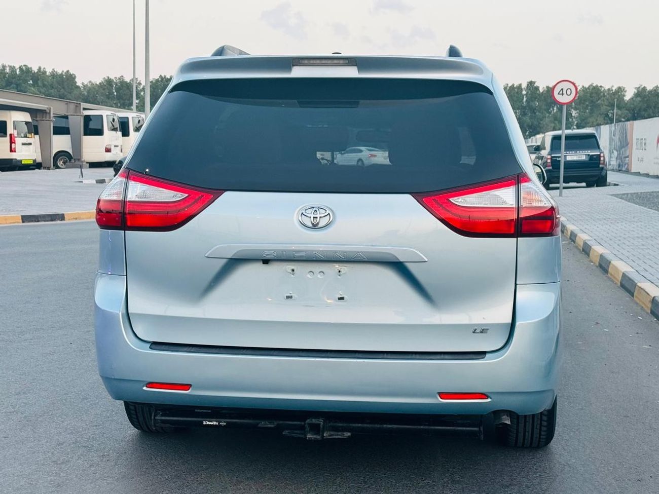 تويوتا سيينا LE