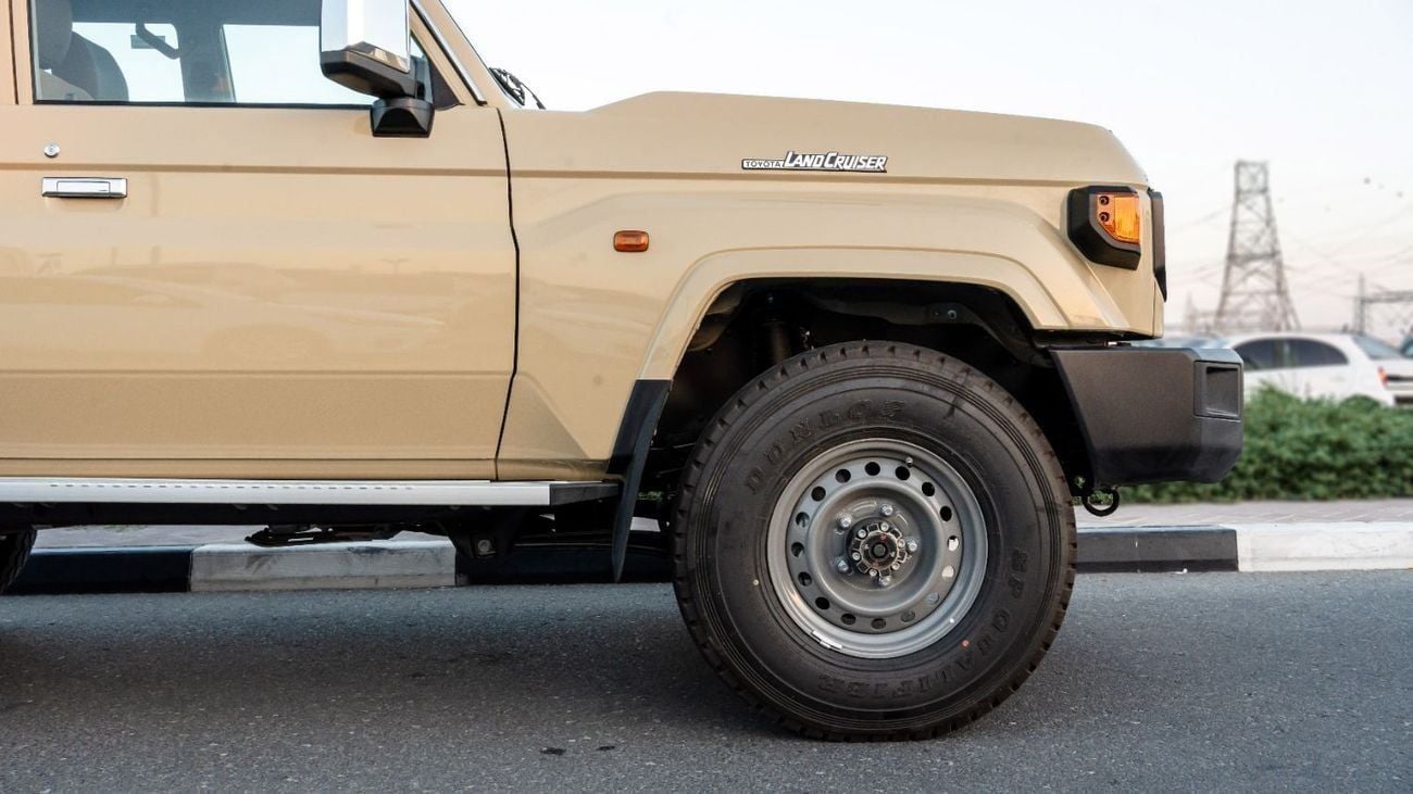 تويوتا لاند كروزر 70 HT VXR 2026 Toyota Land Cruiser LC76 4.0L AT Petrol (Beige-Brown) Basic