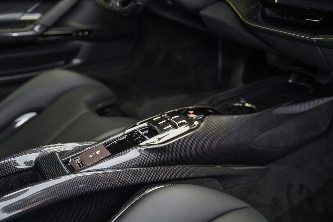 Ferrari SF90 Stradale ASSETTO FIORANO