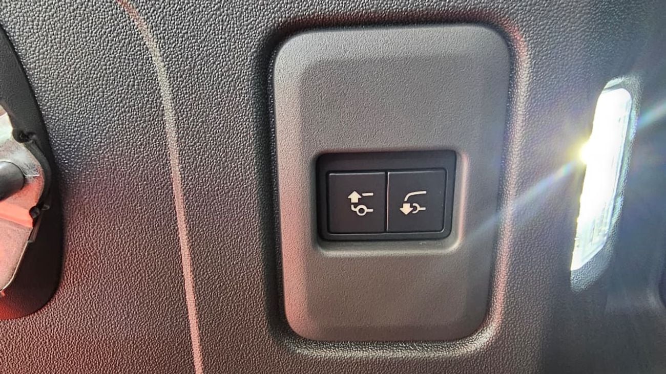 Land Rover Defender 2026 Land Rover Defender P400 HSE – White | Like New | GCC Specs