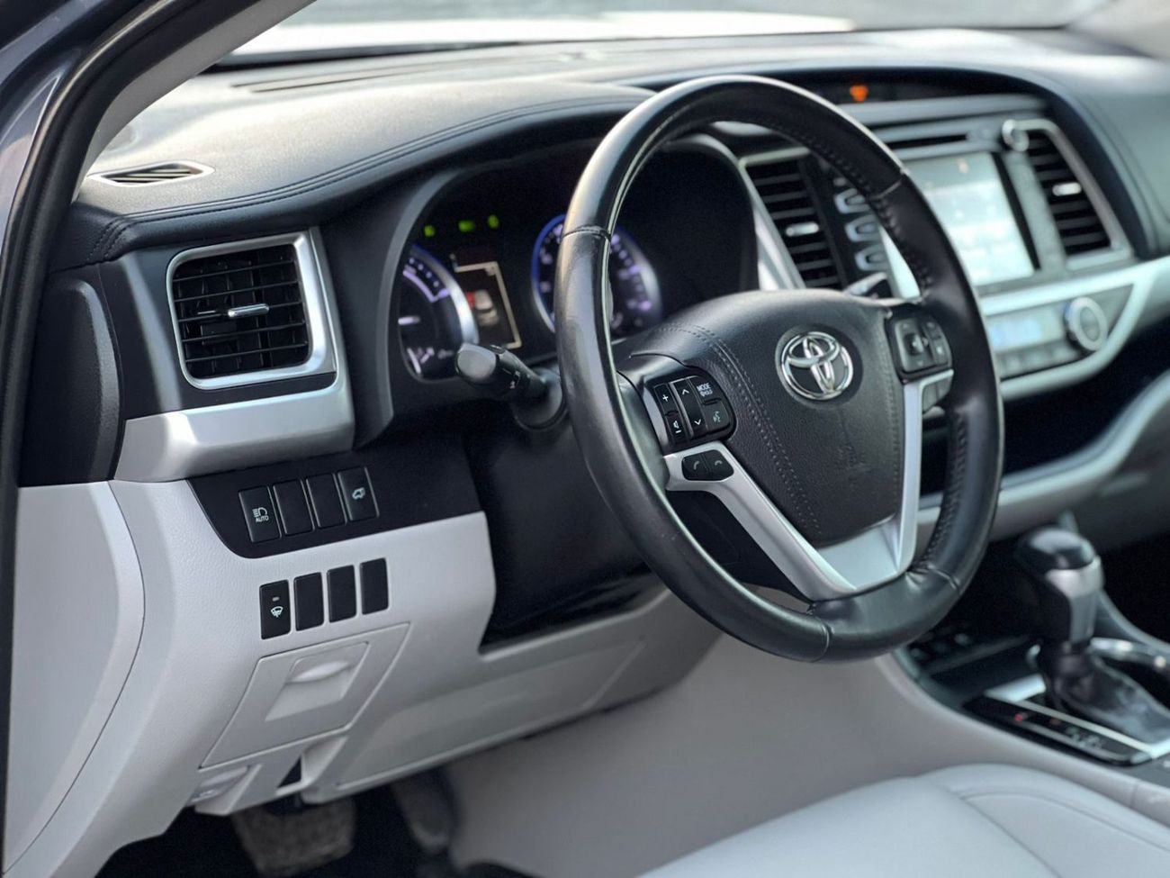 Toyota Highlander 2019 Toyota Highlander Hybrid XLE Full Option -3.5L V6-AWD 4x4 - Sunroof-Leather seat-Rear Camera -