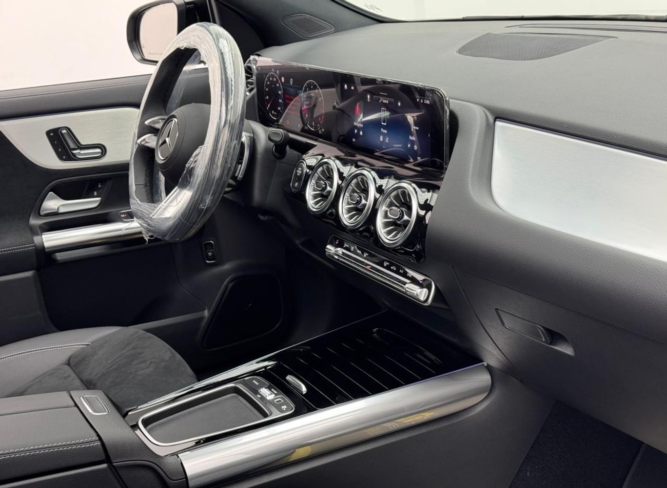 مرسيدس بنز GLA 200 2026 Mercedes-Benz GLA 200 AMG Night Package, 2030 Mercedes Warranty, GCC