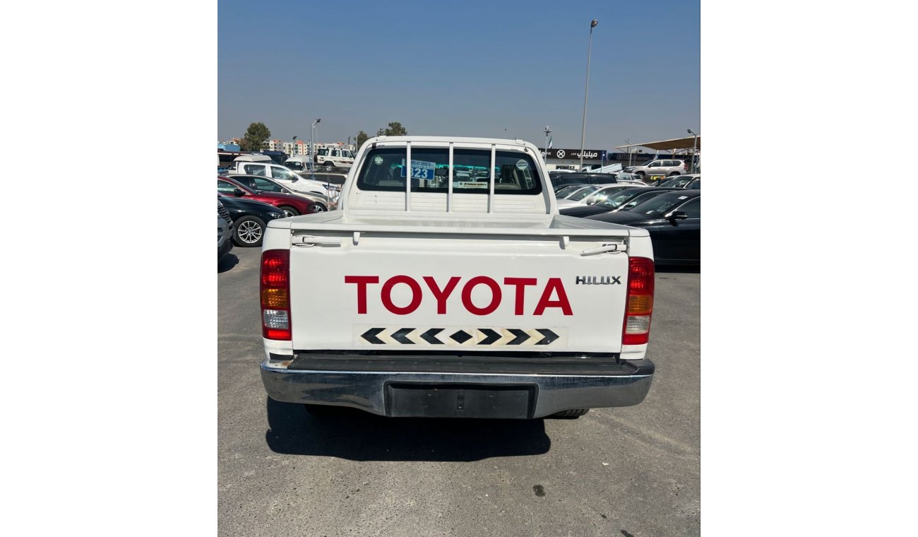 تويوتا هيلوكس TOYOTA HILUX 2009 A/T 4X4 PETROL