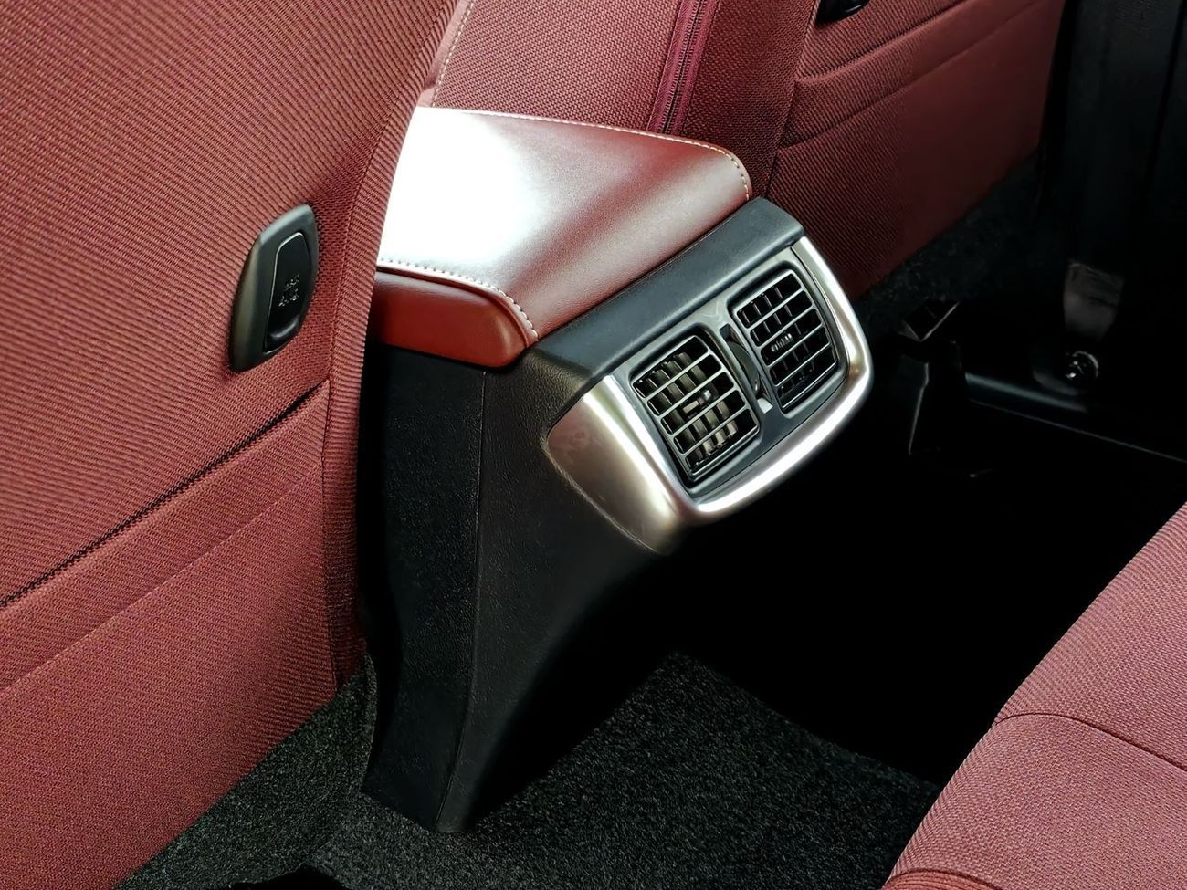 Toyota Hilux TOYOTA HILUX DIESEL 2.4 DOUBLE CABIN - M/T - HIGH OPTIONS - PUSH START - 2025 - WHITE INSIDE RED - N