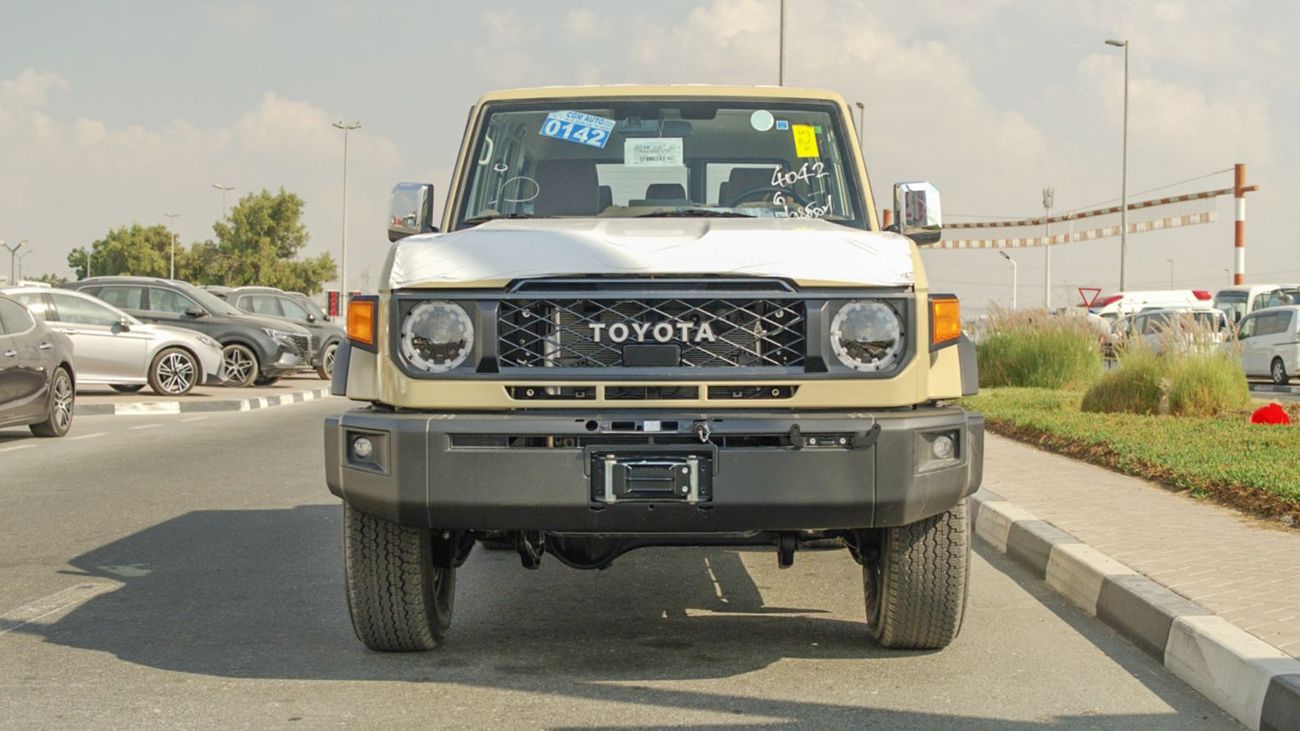 تويوتا لاند كروزر 70 2026 Toyota Land Cruiser LC76 4.0L AT Petrol Full Option (Beige)