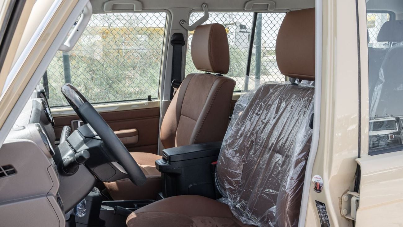 تويوتا لاند كروزر 70 2026 Toyota Land Cruiser LC76 2.8L AT Diesel Full Option (Beige)