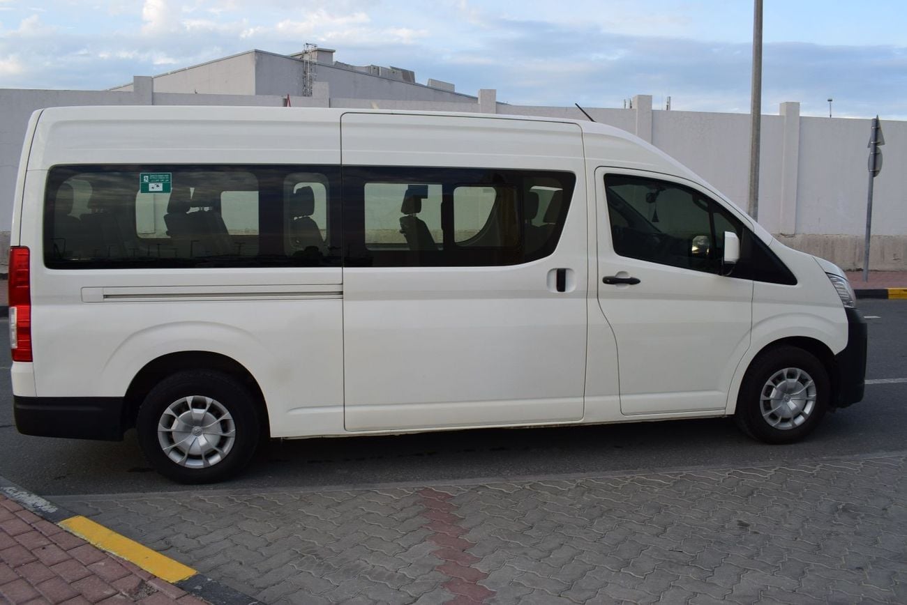 Toyota Hiace Commuter GL High Roof Toyota Hiace Highroof Bus 3.5 Ltr 13 seater, model:2020. Excellent condition