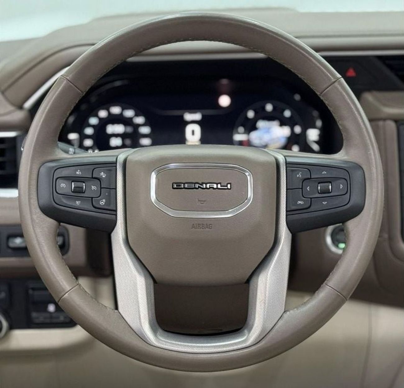 GMC Yukon Denali 6.2L (8 Seater) 2022 GMC Yukon Denali, 2027 GMC Warranty + Service Pack, Fully Loaded, Low Km