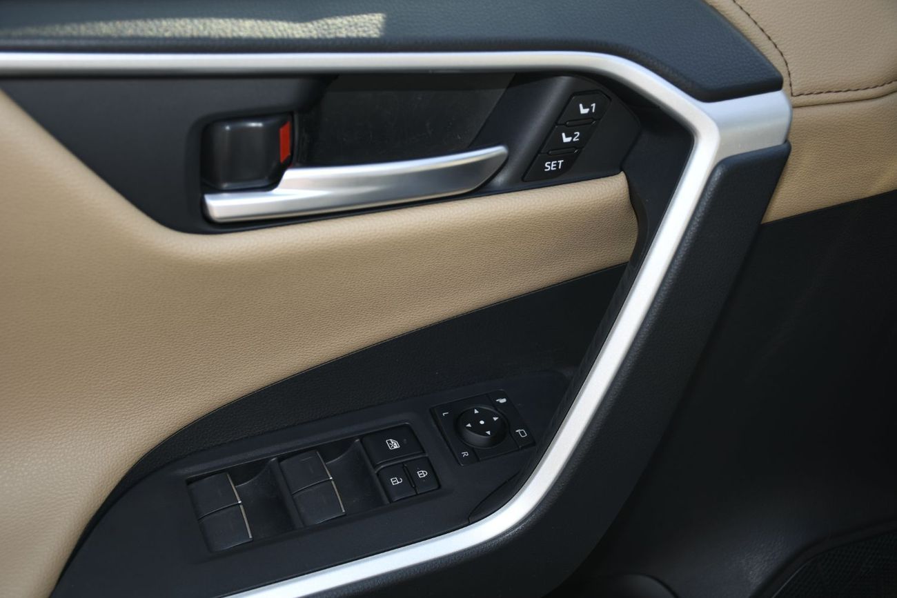 Toyota RAV4 Limited 2.5L HEV WITH RADER ( Saudi Spec) Ready Stock