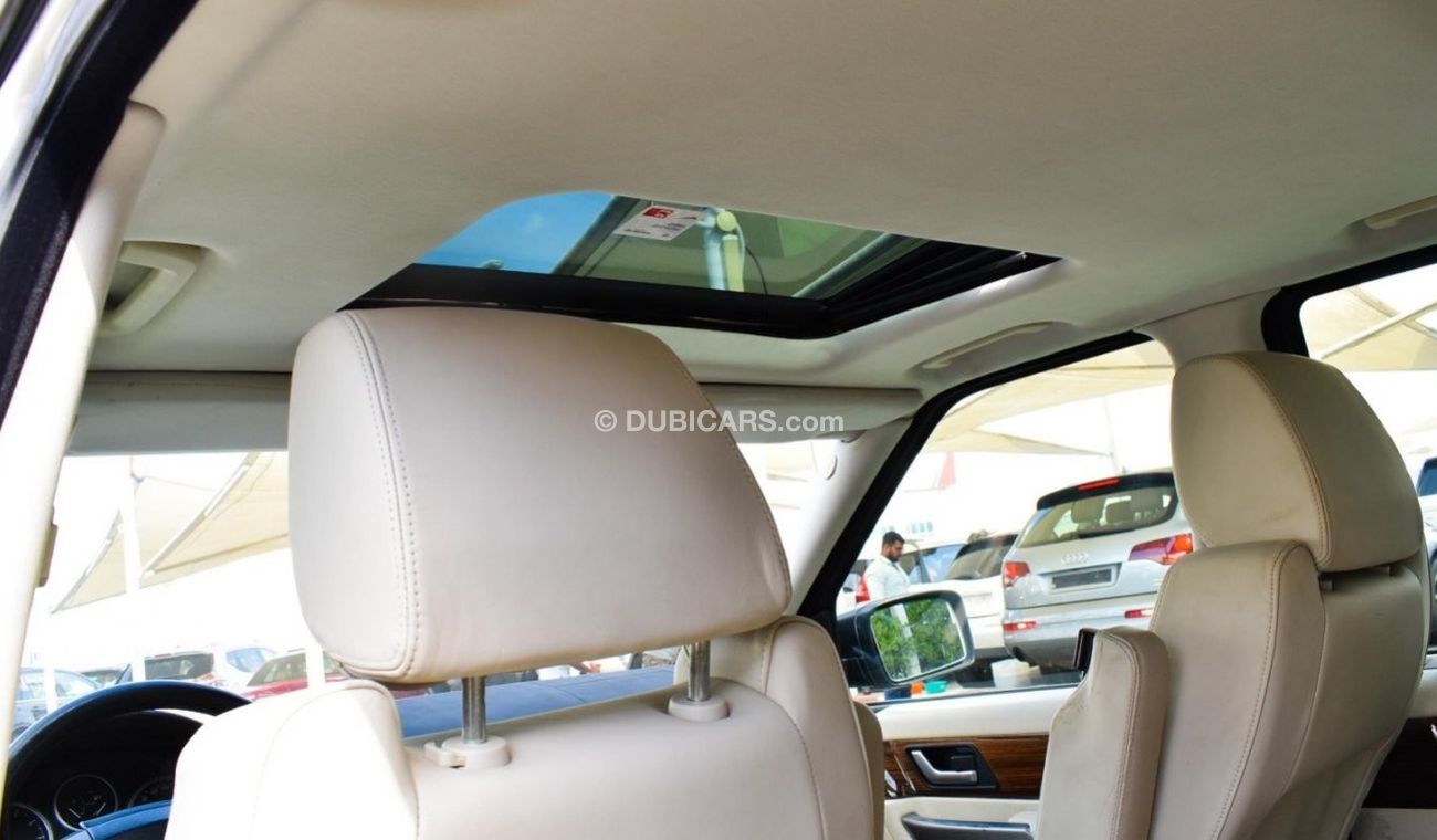 Land Rover Range Rover Sport 2009 Gulf model, white color, beige interior, one number, leather hatch, fixed control wheels, rear