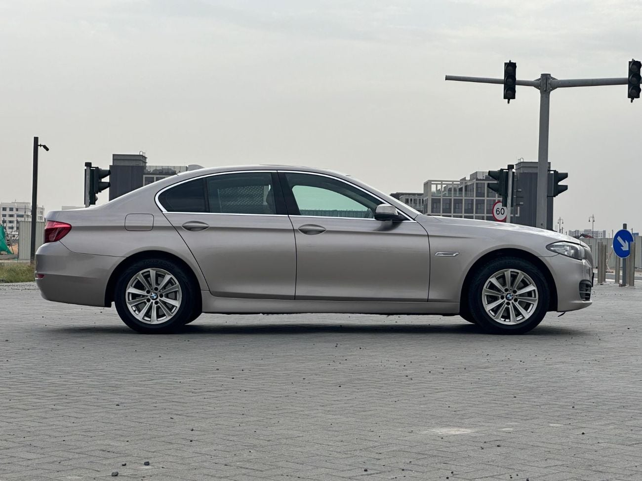 بي أم دبليو 520i