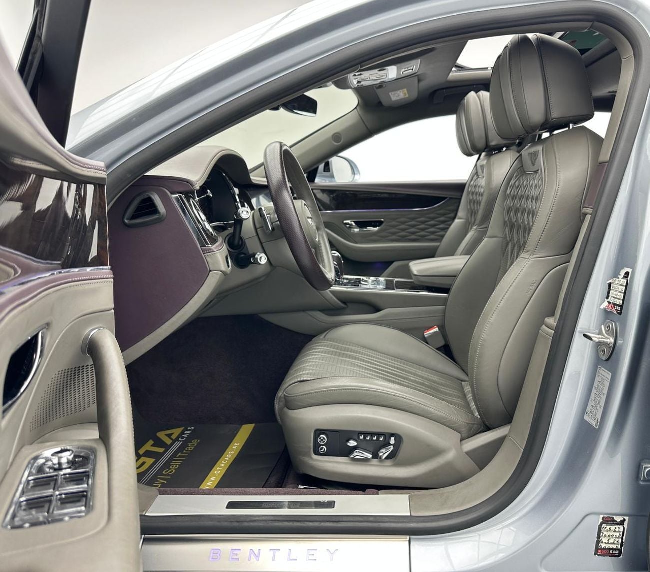 Bentley Flying Spur V8 2021 Bentley Flying Spur V8, 1 Year Unlimited Km Warranty, Full Service History, Rotating Display