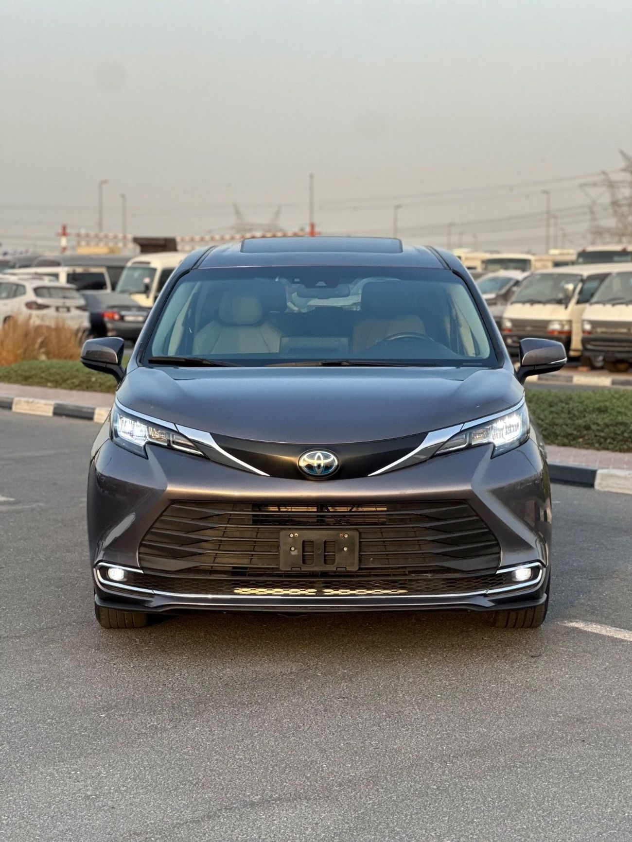 Toyota Sienna XLE Hybrid Sunroof Full Option 2022