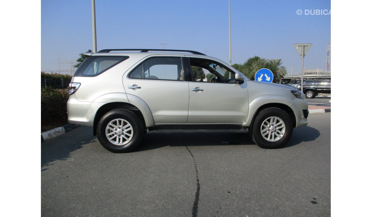 Toyota Fortuner V6 model 2013 full automatic with leather seat , with rear camera