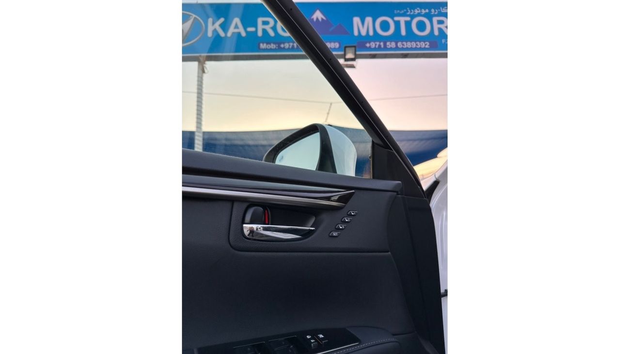 Lexus ES350 Platinum Lexus ES350 2018 with engine capacity 3.5 in perfect condition 163,000 km cable car