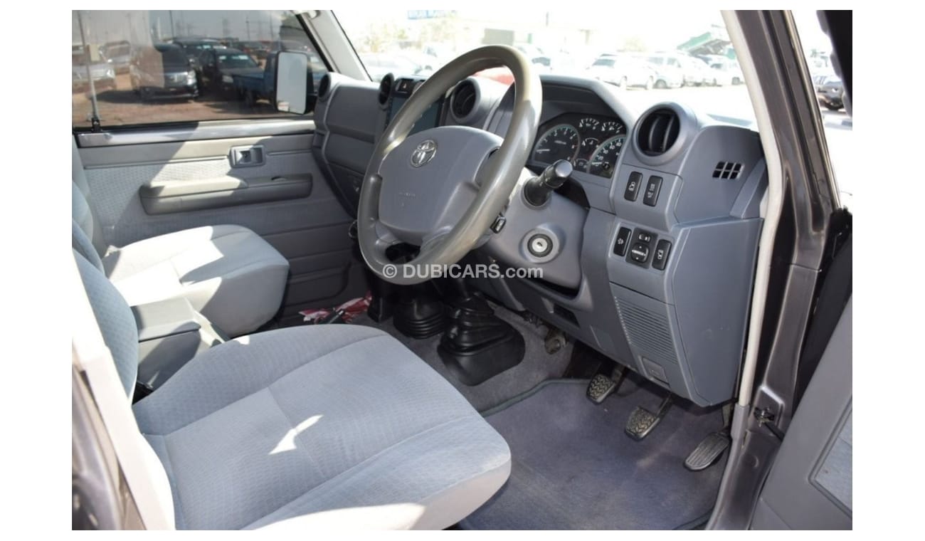 تويوتا لاند كروزر بيك آب