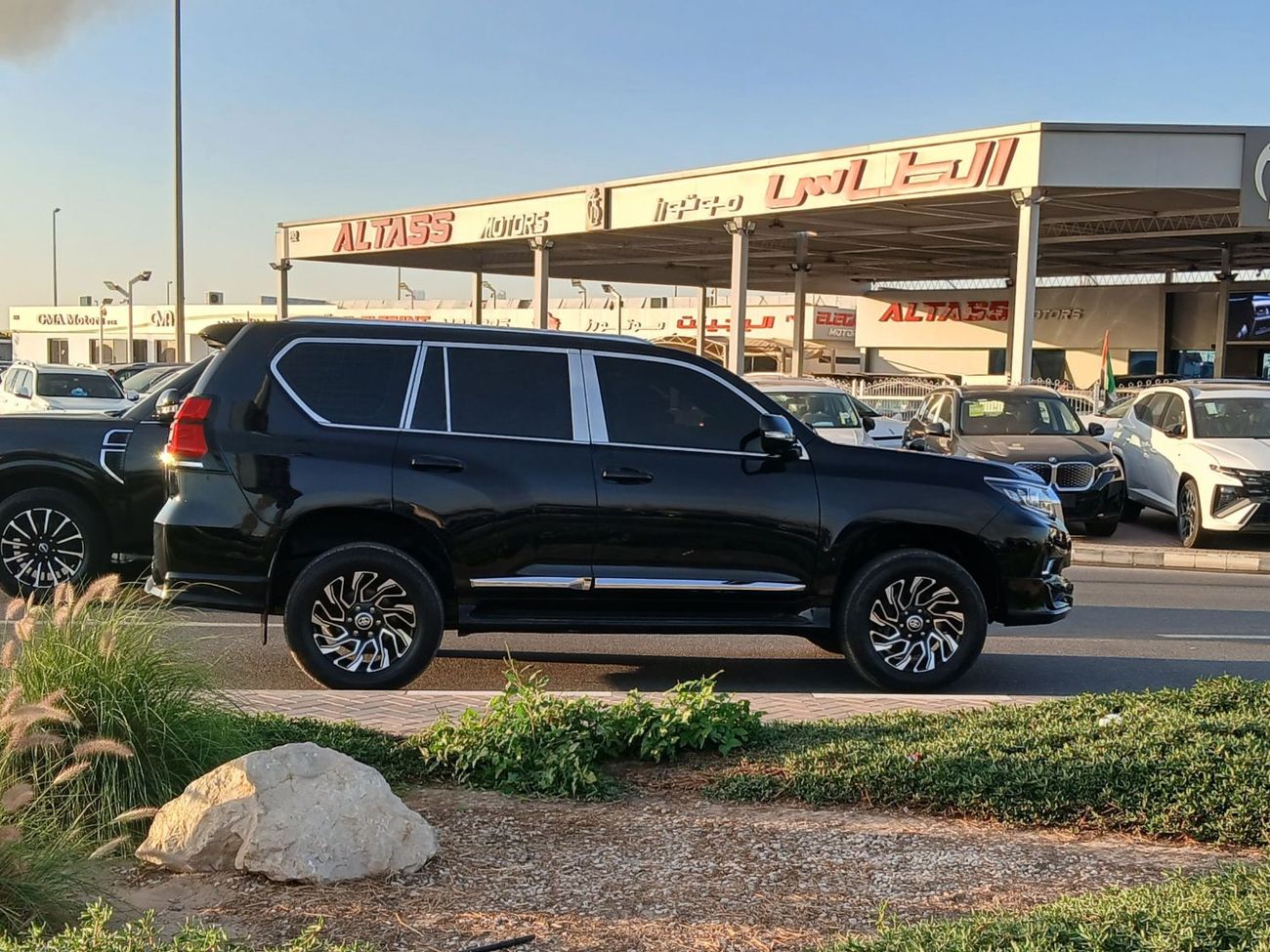 تويوتا برادو Toyota prado 2013Model TXL 2.7L v4 petrol Engine Colour Black push start Transmission Automatic Inte