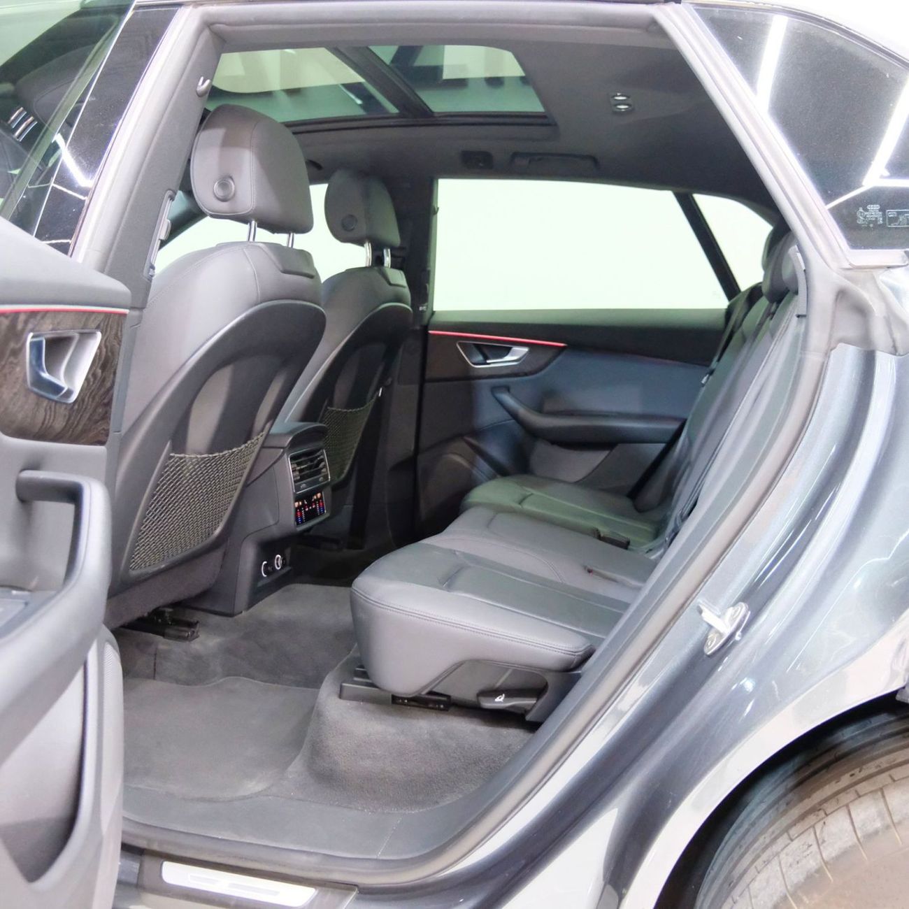 أودي Q8 55 TFSI quattro S-Line 3.0L (340 HP)