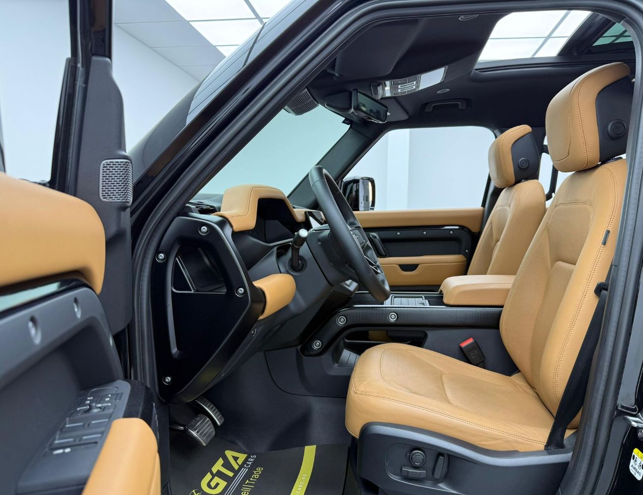 لاند روفر ديفندر P400 110 HSE 3.0L (5 Seater) 2024 Land Rover Defender 110 P400 Urban Kit, 2029 LR Warranty + Service