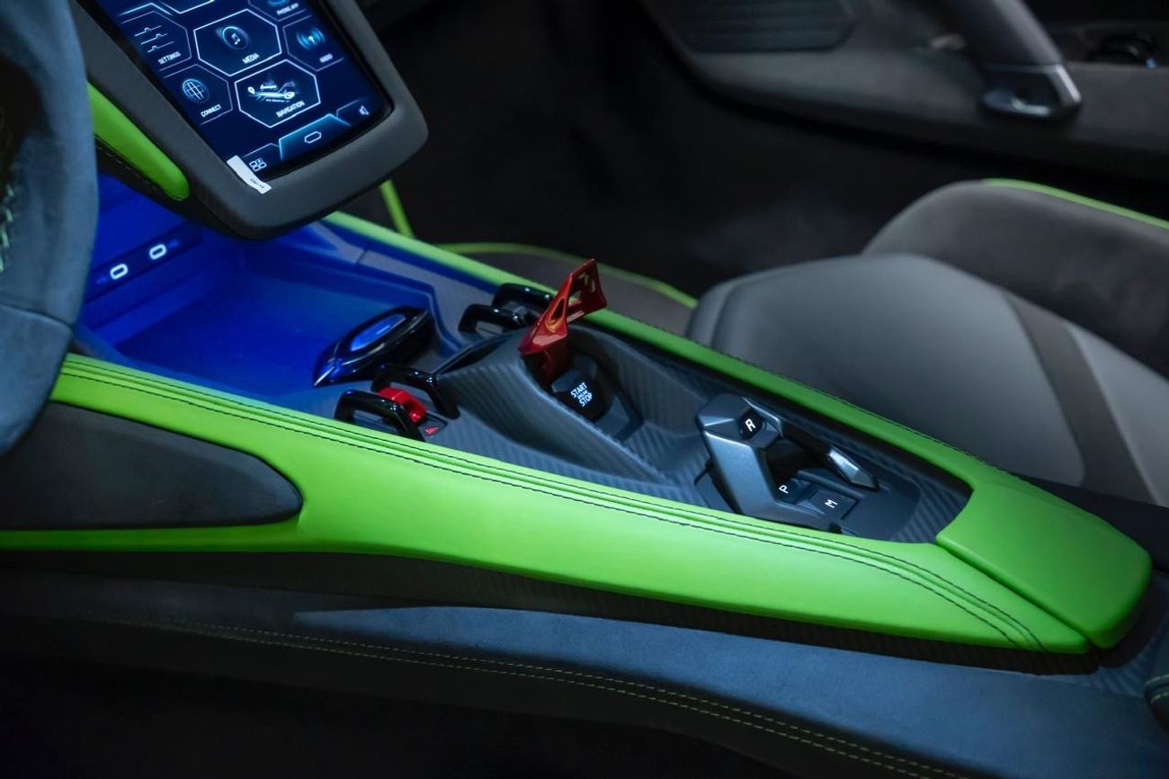 لامبورغيني ريفويلتو 6.5L V12 Hybrid