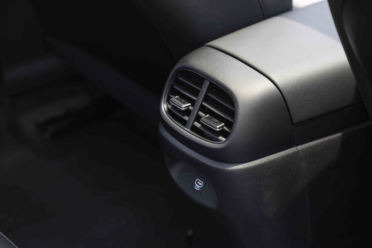 Hyundai Elantra 2024 Hyundai Elantra 1.5 LUX | Export Only | Safety package / Hyundai Smart Sense package / Comfort