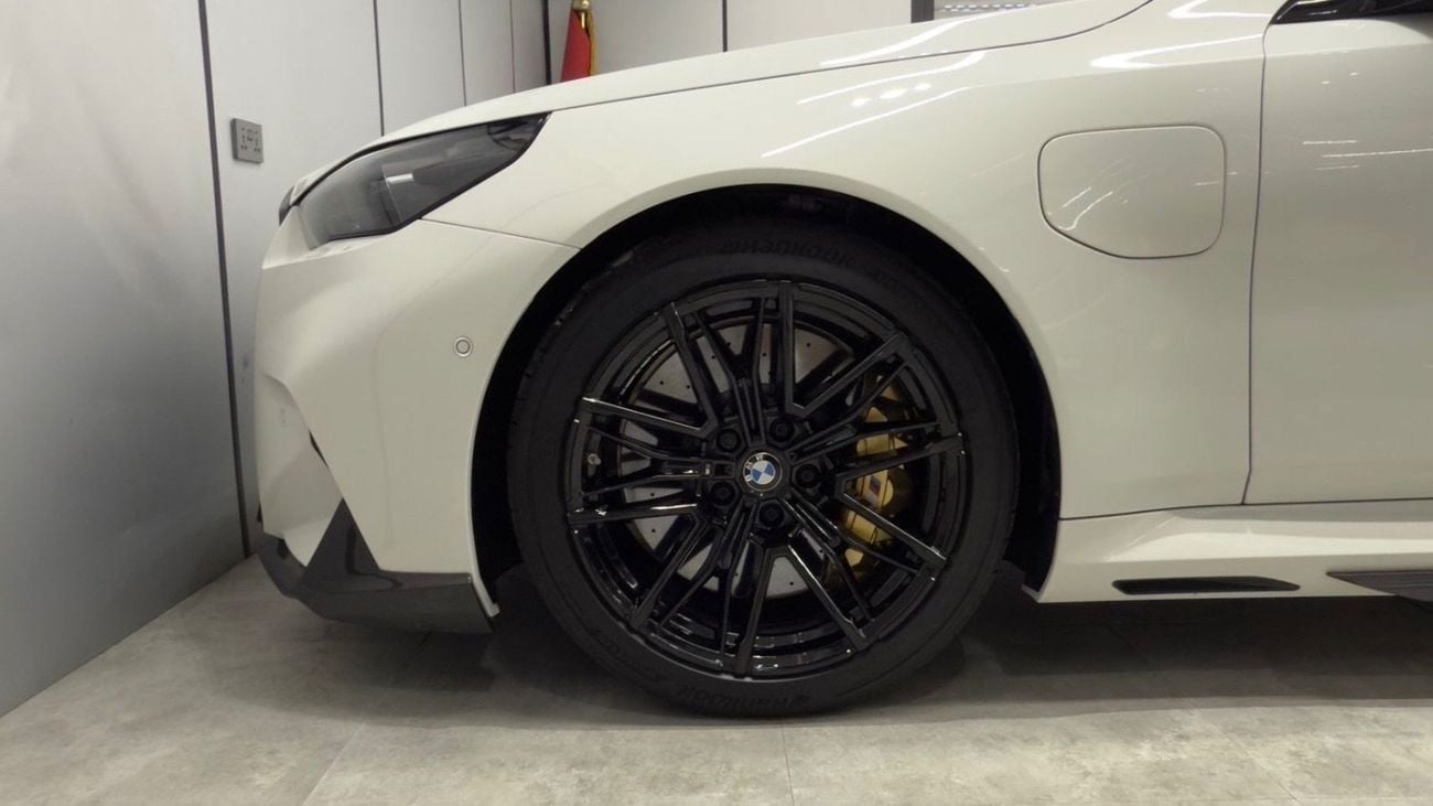 BMW M5 G90 - GCC Specs with dealer warranty and service