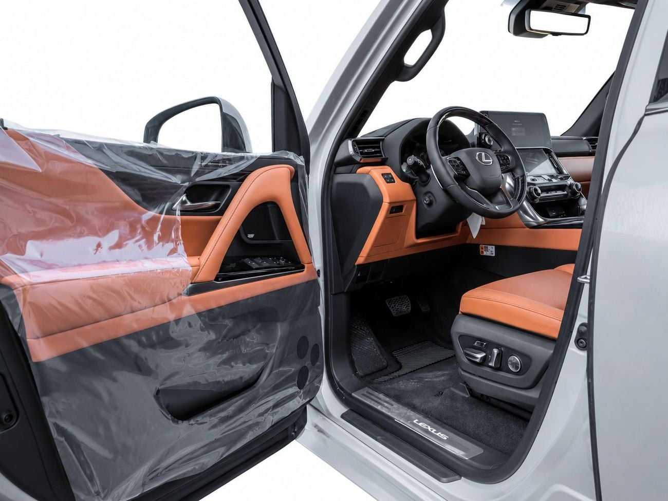 لكزس LX 700h VIP ECTAV0008 - لكزس LX700h VIP موديل 2026 - محرك 3.5 لتر هجين أوتوماتيكي - لون أبيض مع مقصورة داخلية بل