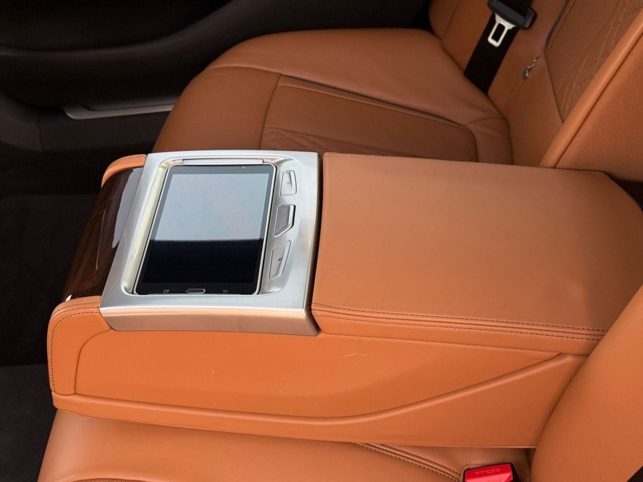 بي أم دبليو 730Li Exclusive 2.0L