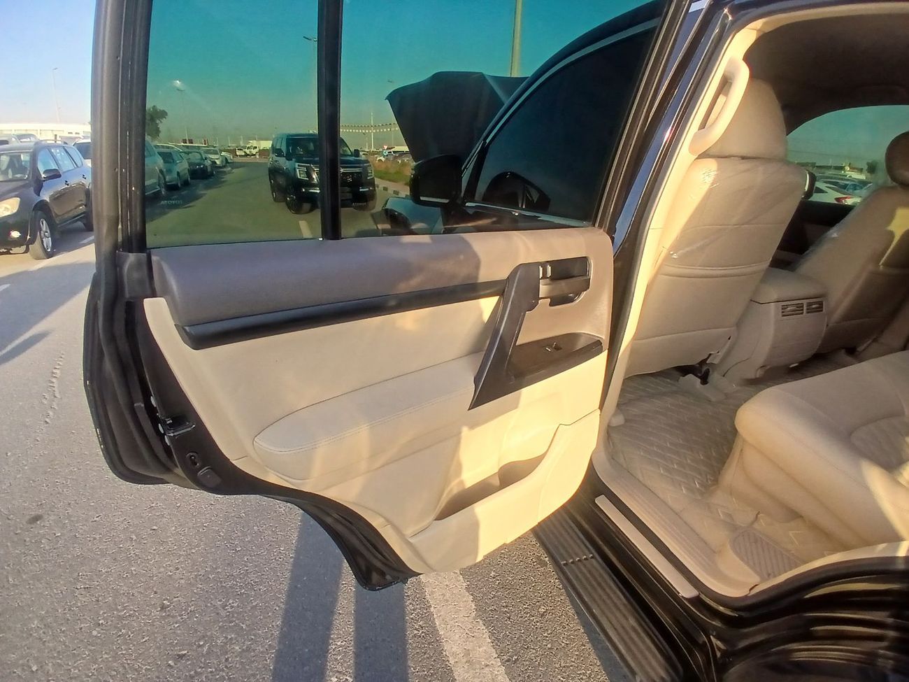 تويوتا لاند كروزر Toyota landcruise 2019Model 4.0 v6 petrol Engine Colour Black push start Transmission Automatic Inte