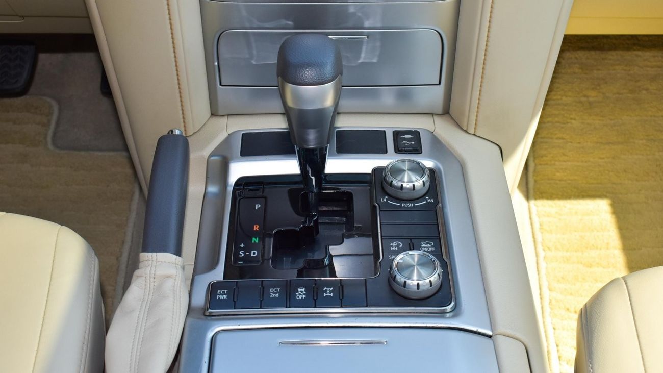 Toyota Land Cruiser GXR Grand Touring V8