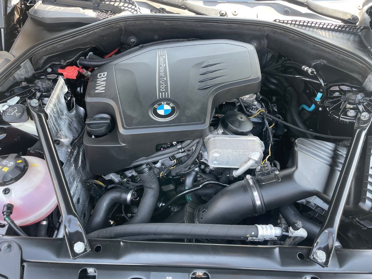 بي أم دبليو 528 جران توريزمو بي ام دبليو 528 وارد كوريا فل اوبشن نظيفة جدا ًبدون حوادث